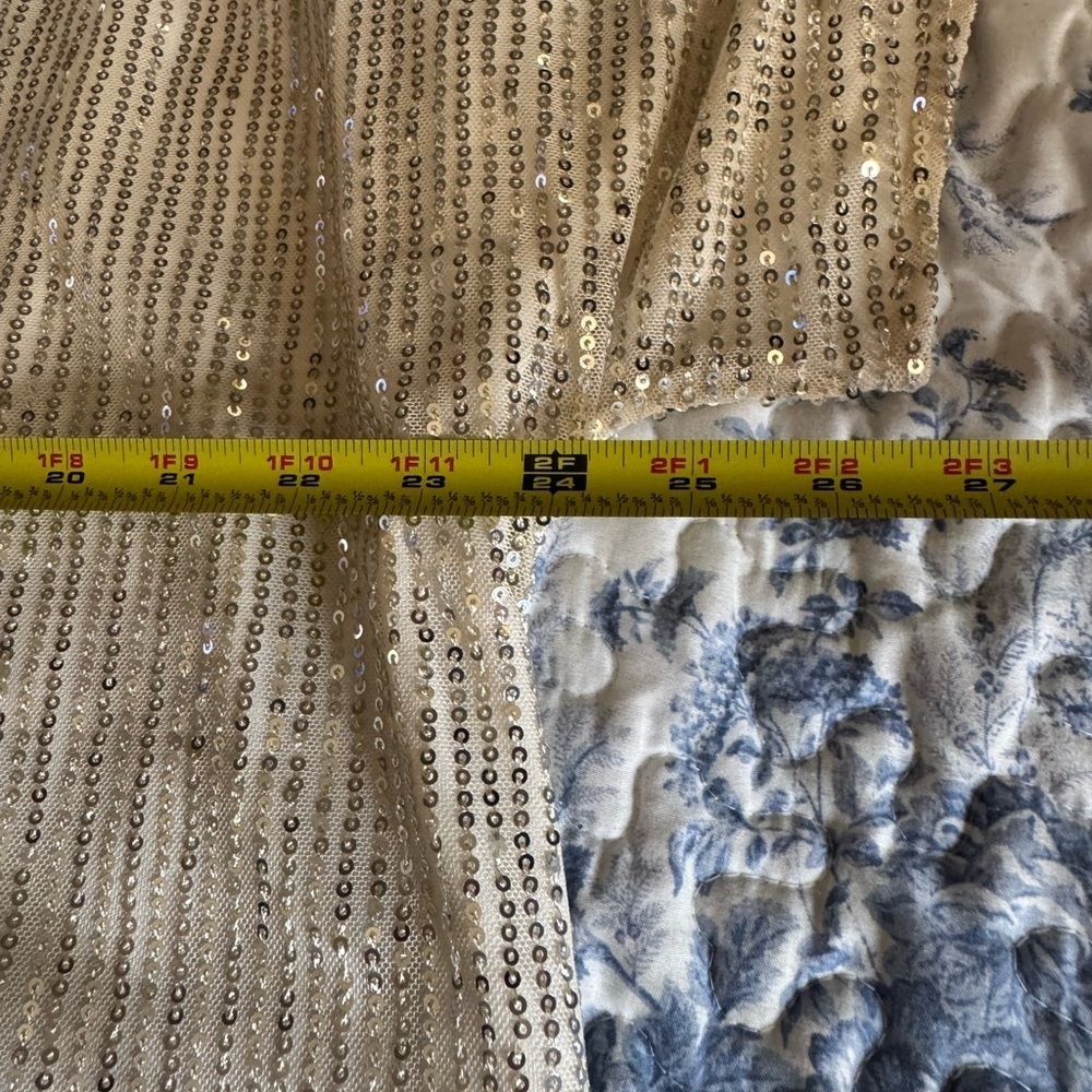 Plus size Shimmering Sequin V-Neck Top - Picture 4 of 6